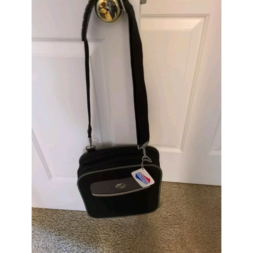 American Tourister Duffel Bag Gym Bag‎ Carry On Black Sports Bag